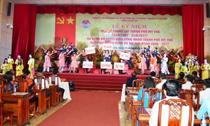Văn nghệ chào mừng