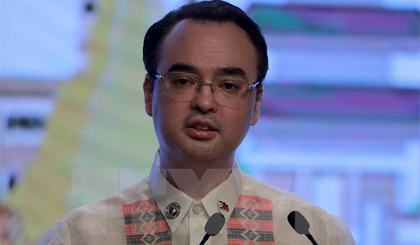 Ngoại trưởng Philippines Alan Peter Cayetano tại cuộc họp báo ở thủ đô Manila. Nguồn: THX/TTXVN