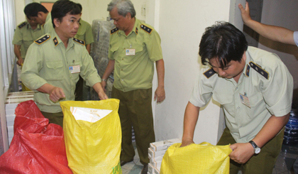 Thuốc lá nhập lậu bị lực lượng chức năng bắt giữ.