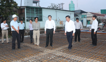 Chủ tịch UBND tỉnh Lê Văn Hưởng