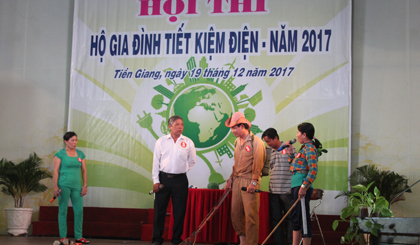 Các đội tham gia phần thi trắc nghiệm kiến thức