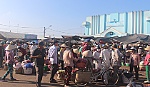 Nhộn nhịp chợ trái cây Vĩnh Kim đầu năm