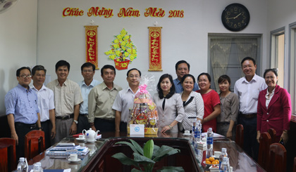 Đoàn đến thăm, tặng quà và chúc Tết Bệnh viện đa khoa khu vực Cai Lậy.