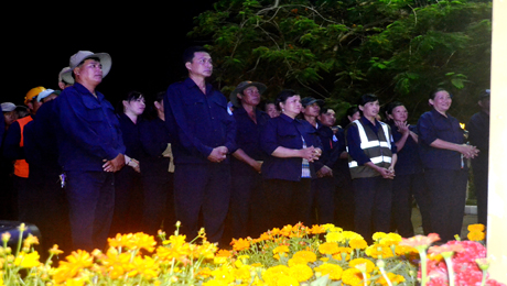 Những người  giữ  thành phố sạch, đẹp đêm giao thừa