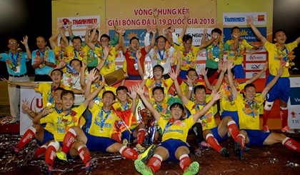 Đội U19 Đồng Tháp trở thành tân vương của giải năm nay. Ảnh: NGUYỄN NHÂN