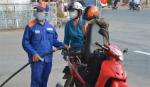 Ứng phó COVID-19, giá xăng RON95-III giảm hơn 2.300 đồng mỗi lít