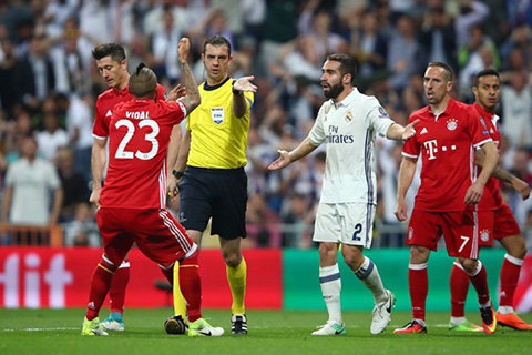 Thẻ đỏ nghiệt ngã của Vidal
