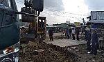 Giải tỏa lấn chiếm lề đường trước KCN Long Giang