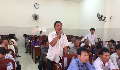 Cử tri xã Tân Đông phát biểu ý kiến 