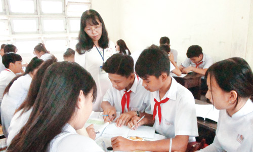 Cần thực hiện tốt công tác phân luồng HS sau THCS để hạn chế tình trạng HS  bỏ học sớm vào đời kiếm sống. 	                                                             Ảnh: QUẾ NGÂN