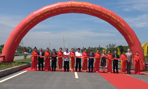 Lãnh đạo Trung ương và địa phương cắt băng khánh thành cầu Cao Lãnh.