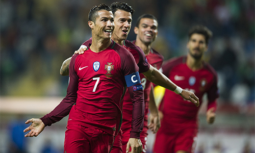Liệu C. Ronaldo có thể tiếp tục sánh vai người hùng đưa Bồ Đào Nha tiến sâu vào vòng trong.