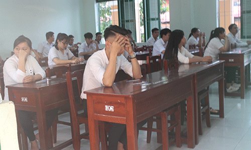 TS lo lắng trước giờ thi. 