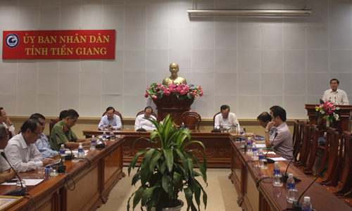 Chủ tịch UBND tỉnh Lê Văn Hưởng phát biểu tại buổi tổng kết.