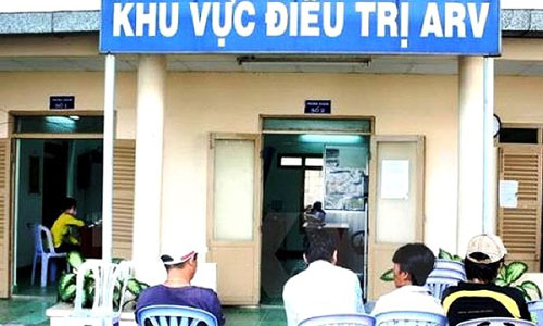 Người nhiễm HIV cần tuân thủ điều trị ARV đúng phác đồ để phục hồi sức khỏe, giảm nguy cơ lây nhiễm