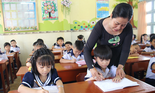 Thầy cô và phụ huynh cần có sự định hướng, đồng hành cùng trẻ để giúp trẻ tự tin vào lớp 1.