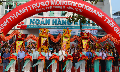 Hoạt động tài chính tín dụng trên địa bàn TP. Mỹ Tho ngày càng sôi động. 		Ảnh: P.A