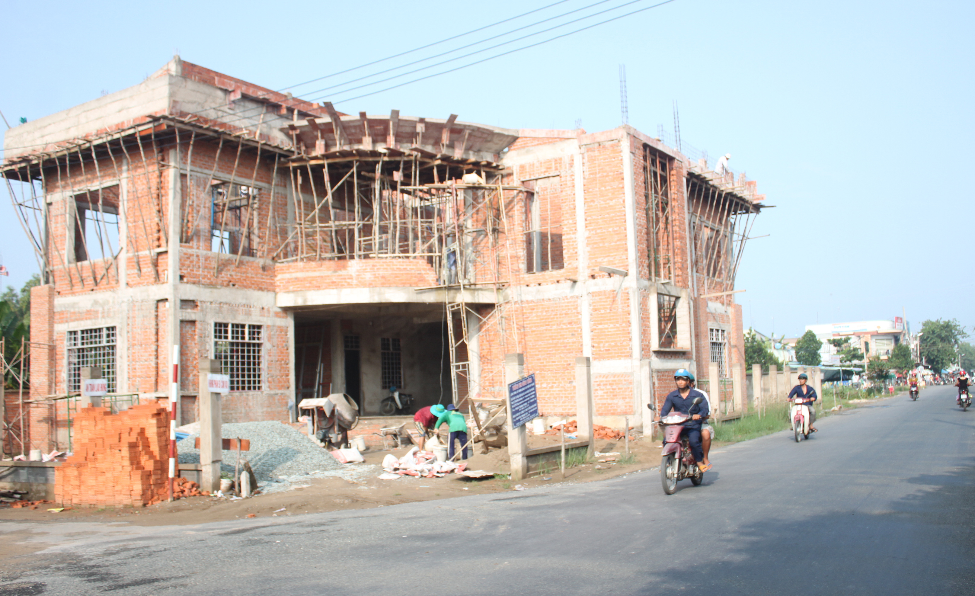 Cơ cấu giá trị sản xuất của huyện Tân Phước có sự chuyển dịch tích cực, tăng dần về khu vực nông nghiệp, xây dựng. Ảnh: Phương Mai.