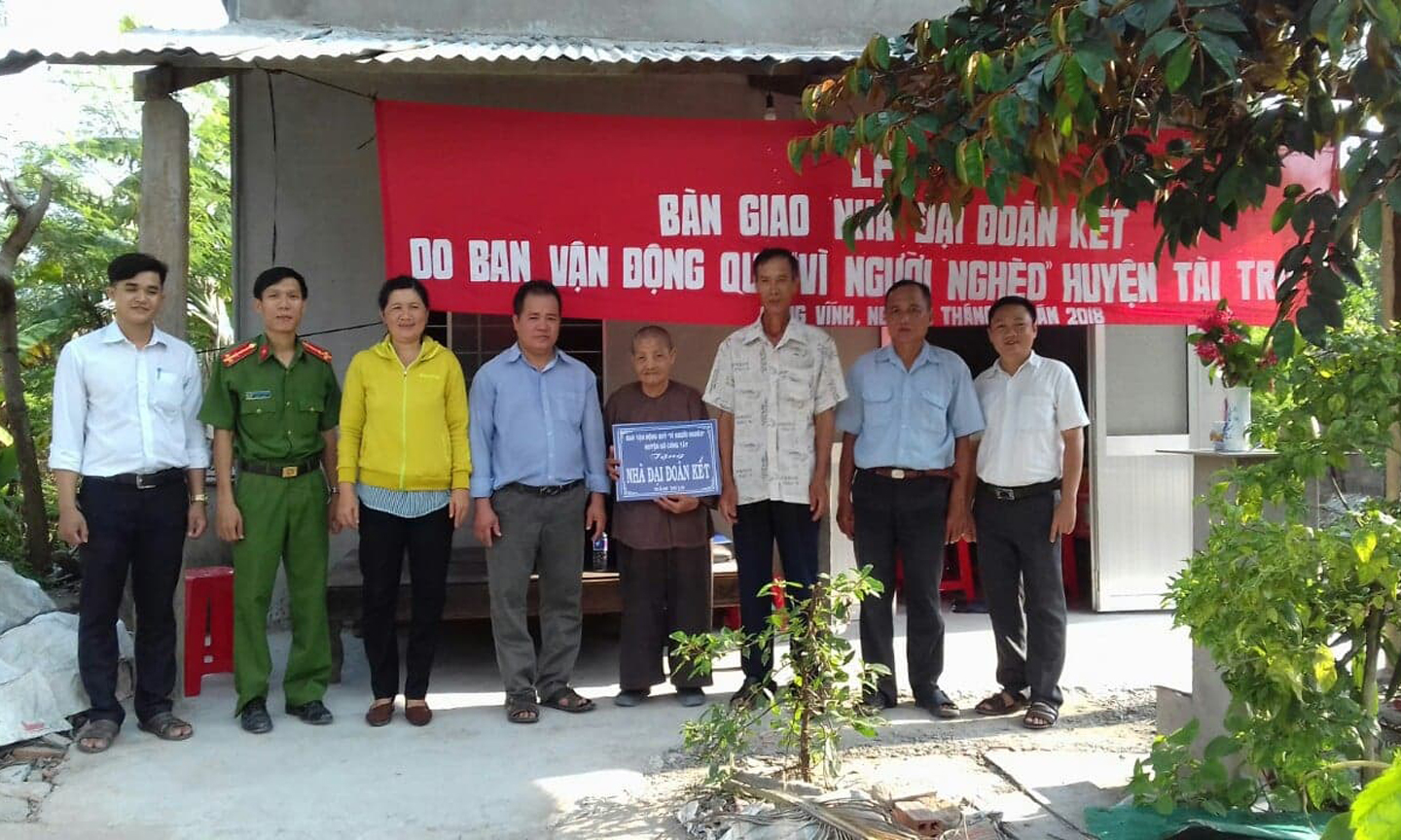 Một hộ gia đình khó khăn về nhà ở của xã Long Vĩnh được hỗ trợ XNT, xây dựng nhà kiên cố. 
