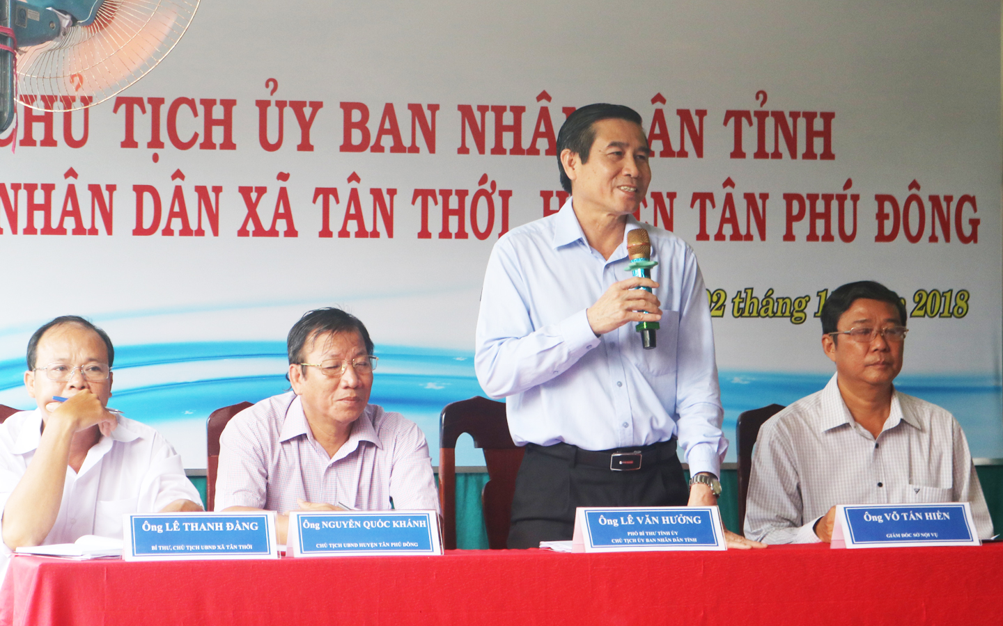 Chủ tịch UBND tỉnh phát biểu tại buổi làm việc.