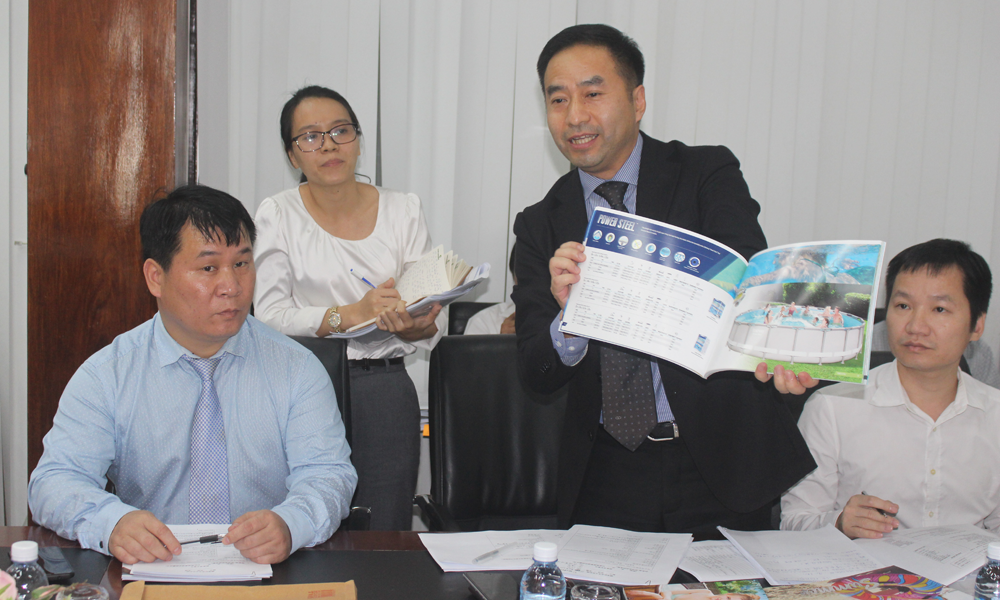 Nhà đầu tư trình bày dự án.