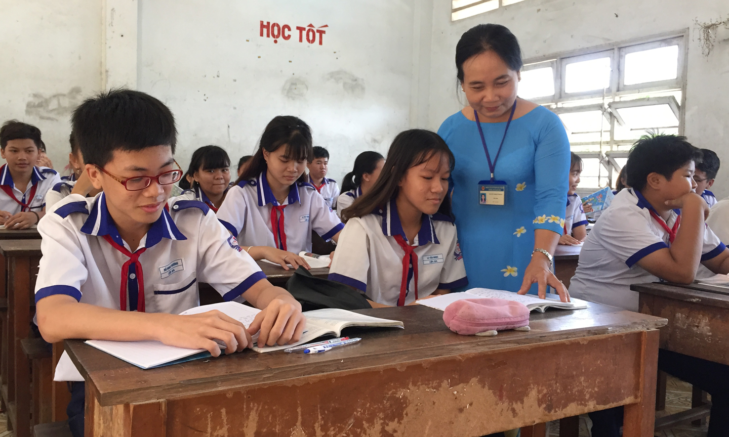 Cô Mai trong giờ giảng dạy trên lớp.