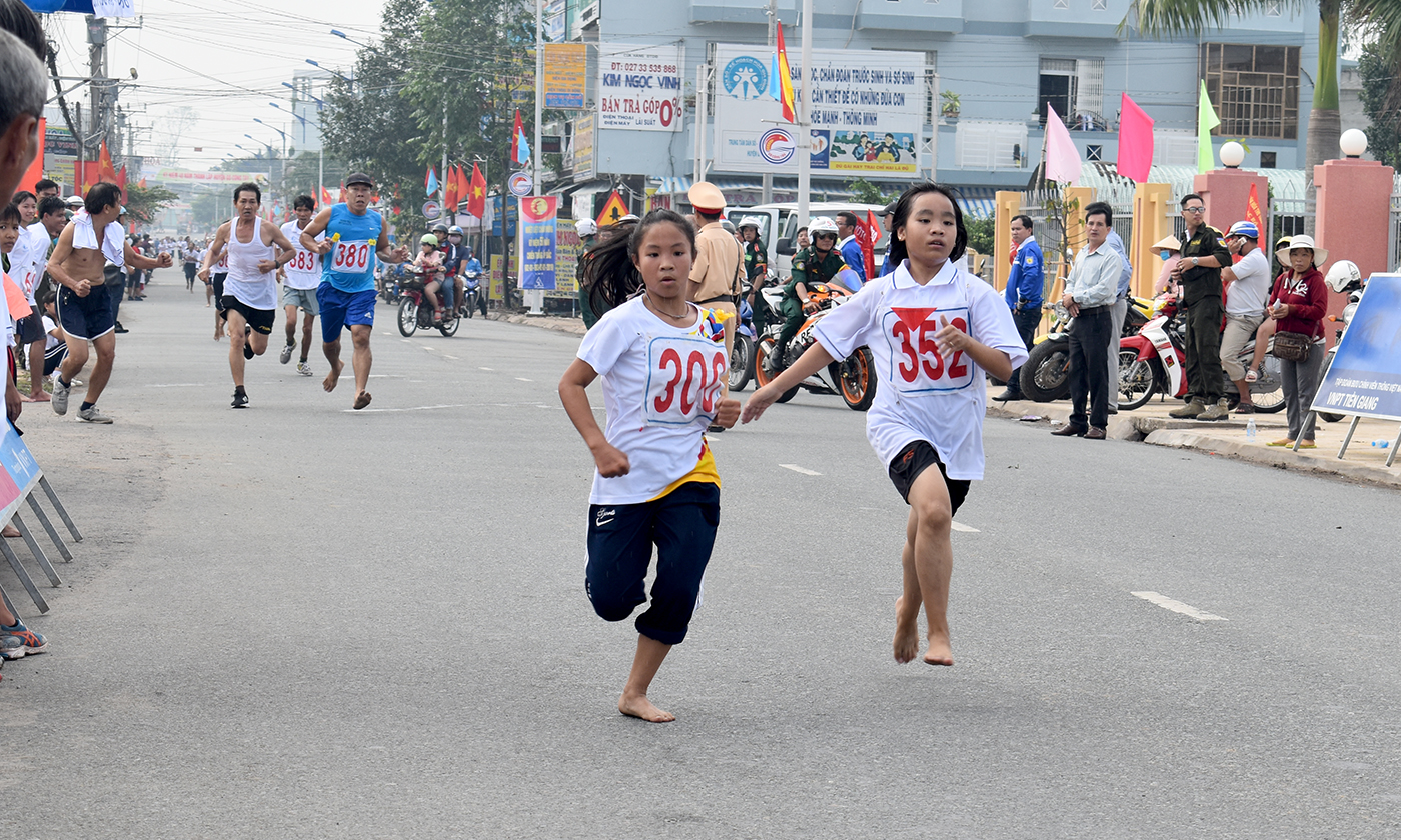 Bứt phá về đích. Ảnh: PHƯƠNG MAI