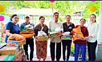 Trao tặng 200 phần quà tết cho phụ nữ nghèo, người mù