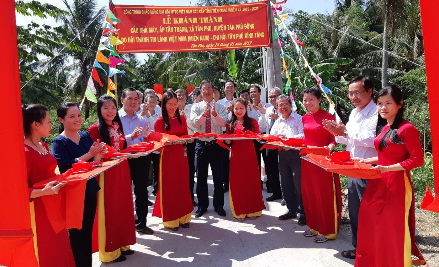Khánh thành cầu giao thông tại xã T6an Phú, huyện Tân Phú Đông