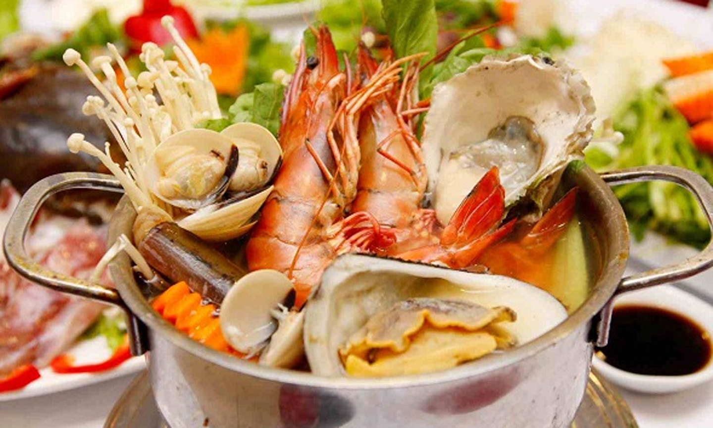  Hải sản để qua đêm dễ bị biến chất, gây tổn thương gan và thận khi ăn.