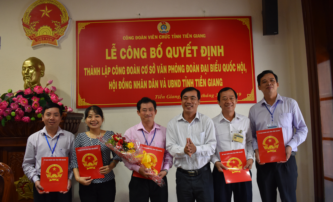 Ttrao quyết định thành lập Công đoàn cơ sở Văn phòng và uỷ ban kiểm tra Công đoàn cơ sở Văn phòng