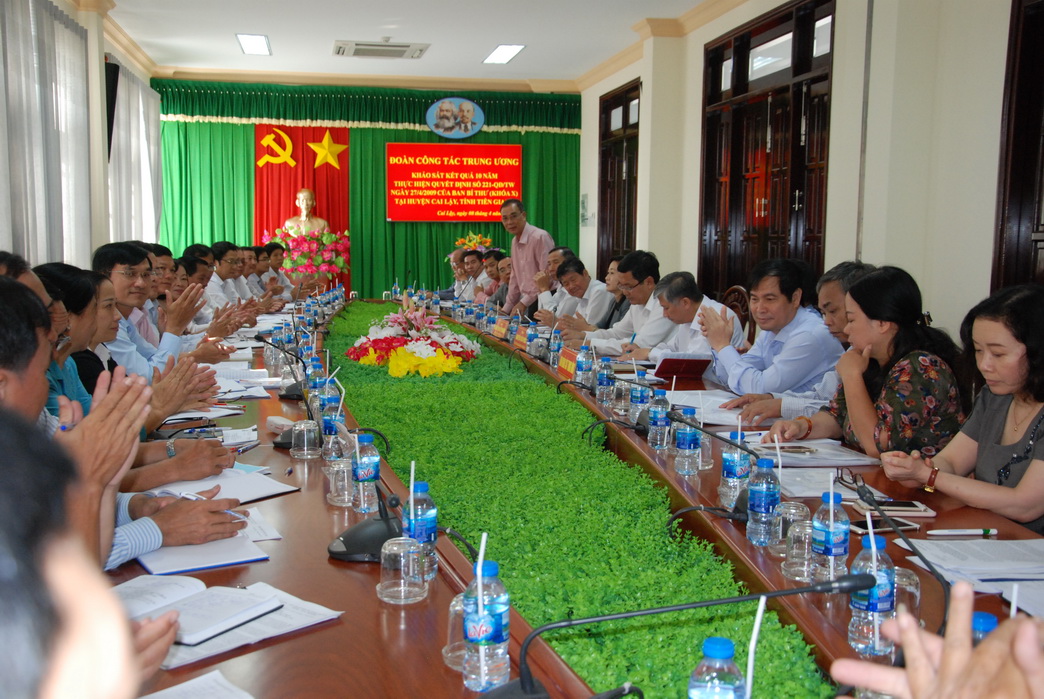 Quang cảnh buổi làm việc