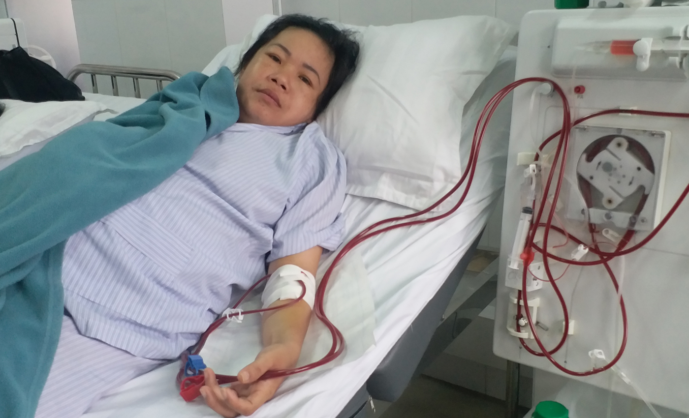 Chị Dương Thị Ngọc Thuỷ đang chạy thận tại bệnh viện Đa khoa Trung tâm Tiền Giang