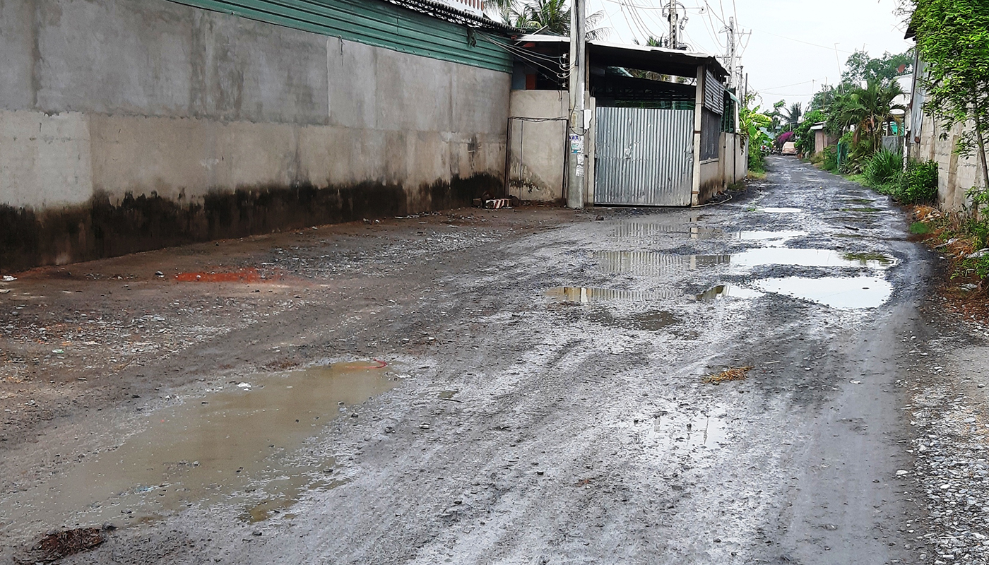 người dân kiến nghị ngành chức năng sớm sửa chữa