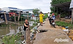 Huyện Cái Bè: 3 căn nhà bị sạt lở rơi xuống sông