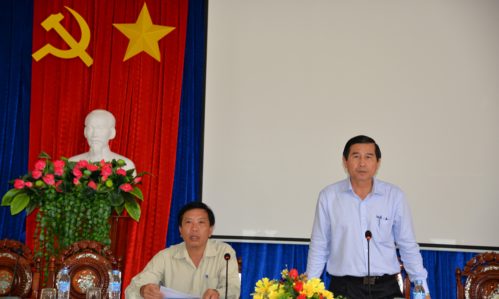 Chủ tịch UBND tỉnh Lê Văn Hưởng phát biểu tại buổi làm việc với UBND TP. Mỹ Tho.
