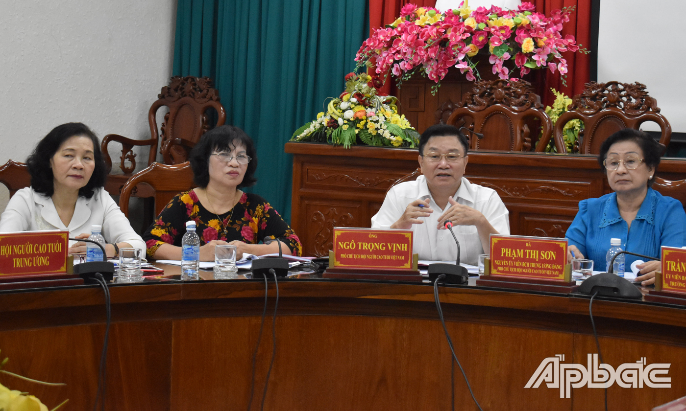 Phó Chủ tịch Trung ương Hội NCT Ngô Trọng Vịnh gợi ý thảo luận