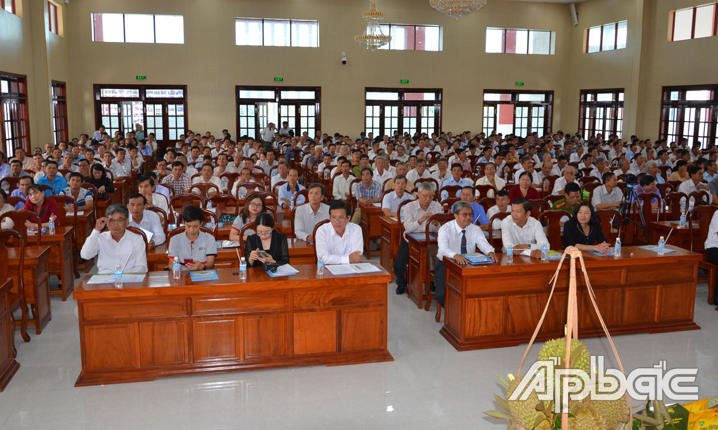 Quang cảnh Lễ công bố và trao Giấy chứng nhận nhãn hiệu tập thể sầu riêng Cai Lậy.