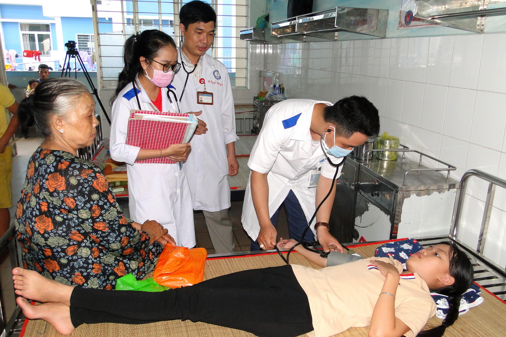 Nhiều bệnh nhi mắc SXH nhập viện điều trị tại Bệnh viện ĐKTT tỉnh