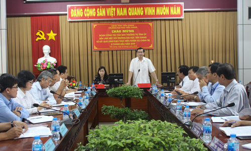  Quang cảnh buổi làm việc.