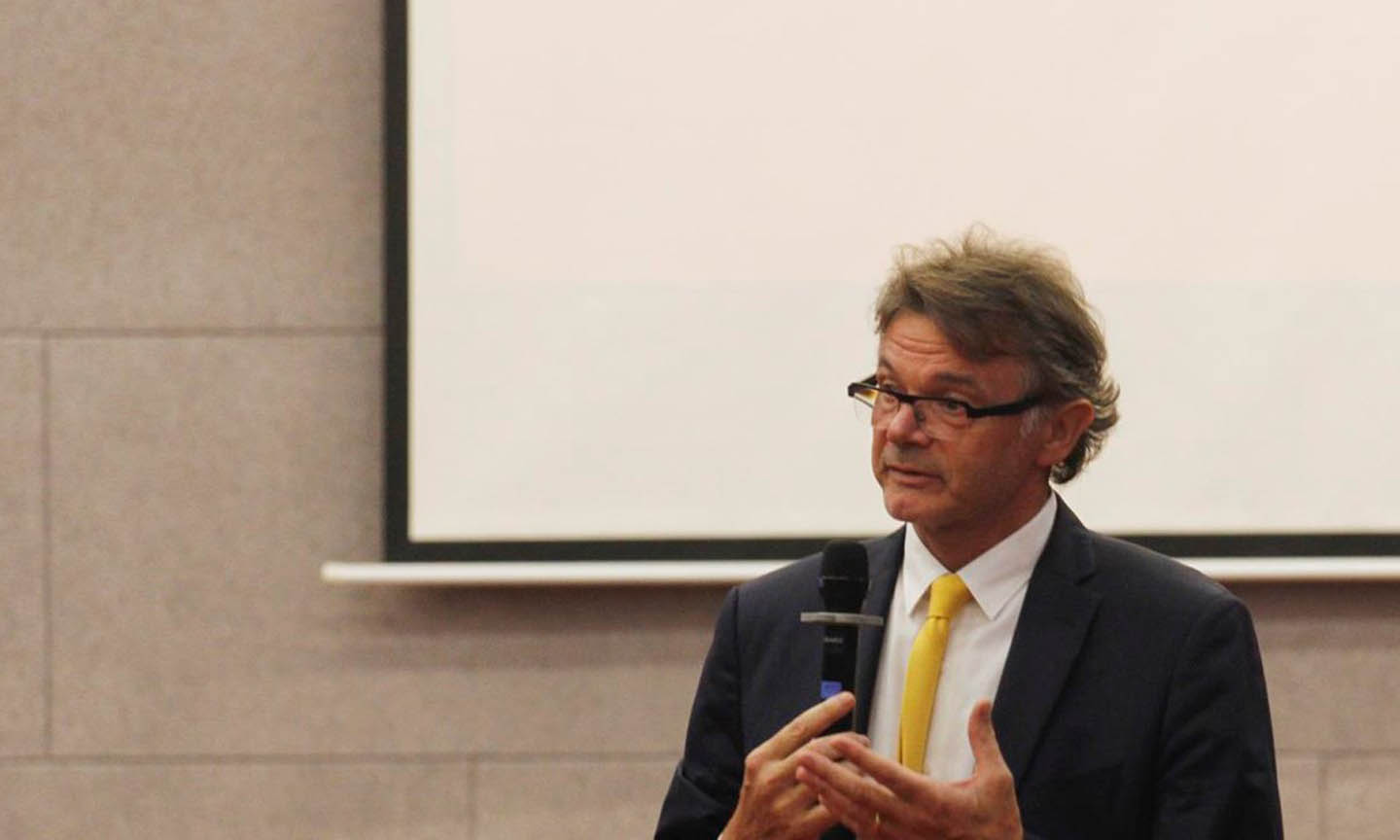 HLV Philippe Troussier được bổ nhiệm làm huấn luyện viên trưởng U18 Việt Nam. (Ảnh: PVF)