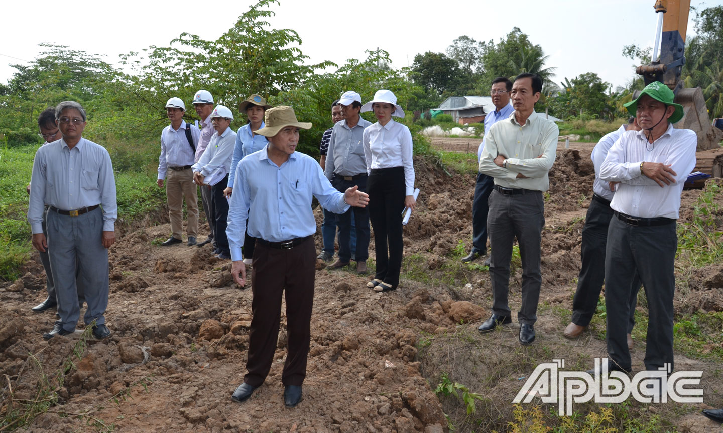 Chủ tịch UBND tỉnh kiểm tra công tác di dời hạ tầng tại huyện Cai Lậy.