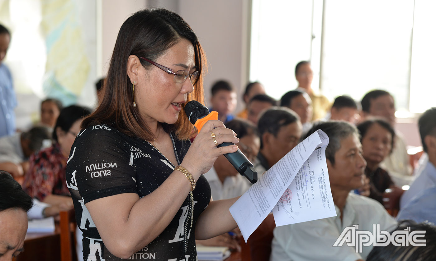 Cử tri huyện Gò Công Đông phát biểu ý kiến.