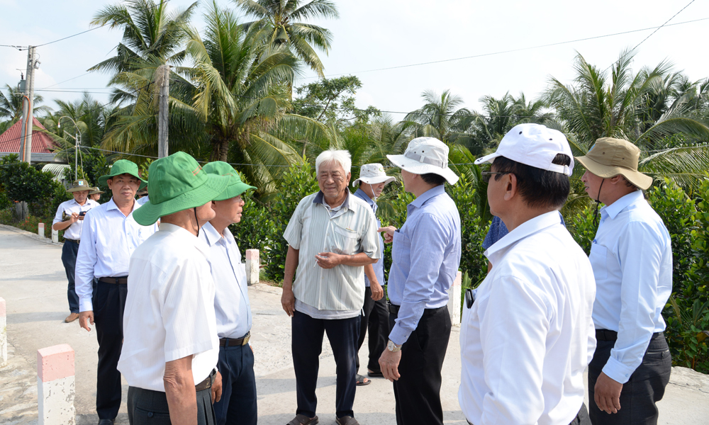 Các đồng chí lãnh đạo, nguyên lãnh đạo rất vui mừng vì hệ thống cống đã được khép kín.