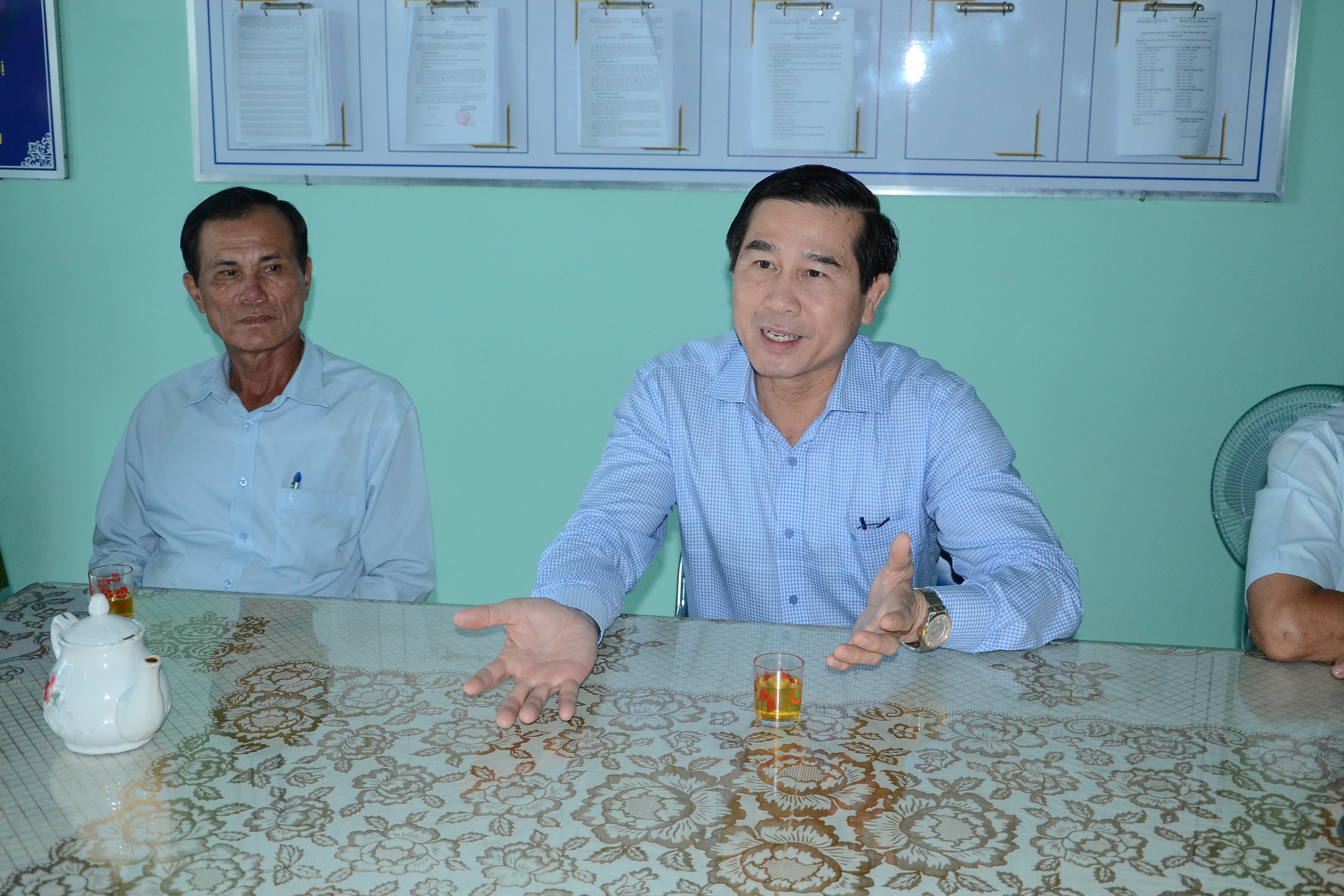 Đồng chí Lê Văn Hưởng làm việc với cơ sở cai nghiện.
