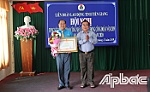 Xây dựng đội ngũ công nhân, viên chức đông về số lượng, mạnh về chất lượng
