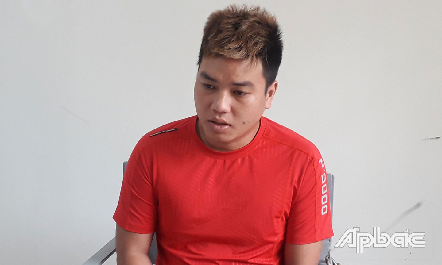 Khoa tại cơ quan công an.