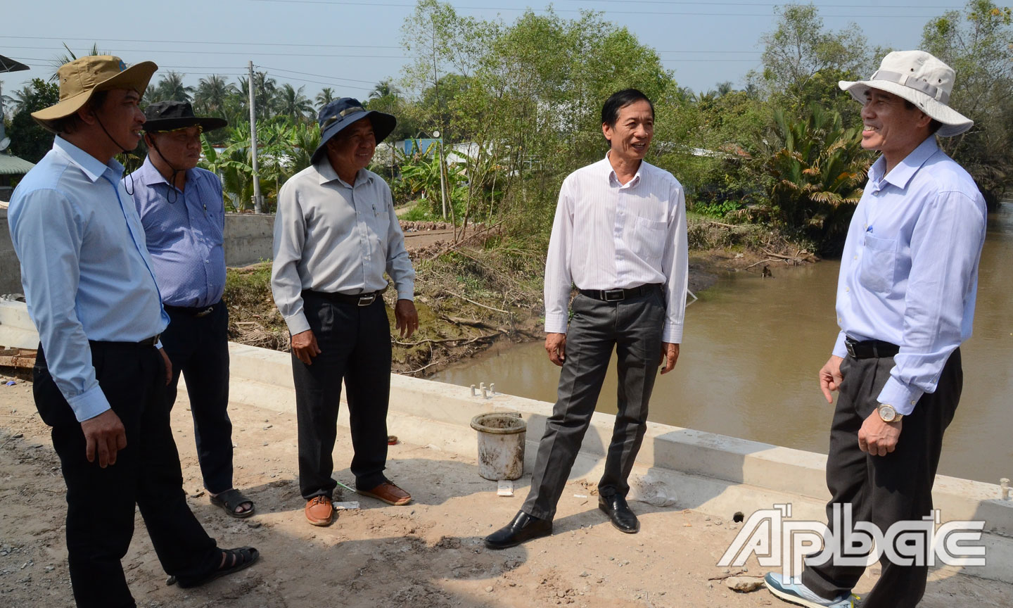 Chủ tịch UBND tỉnh Lê Văn Hưởng kiểm tra việc thi công cống Sáu Ầu - Xoài Hột.