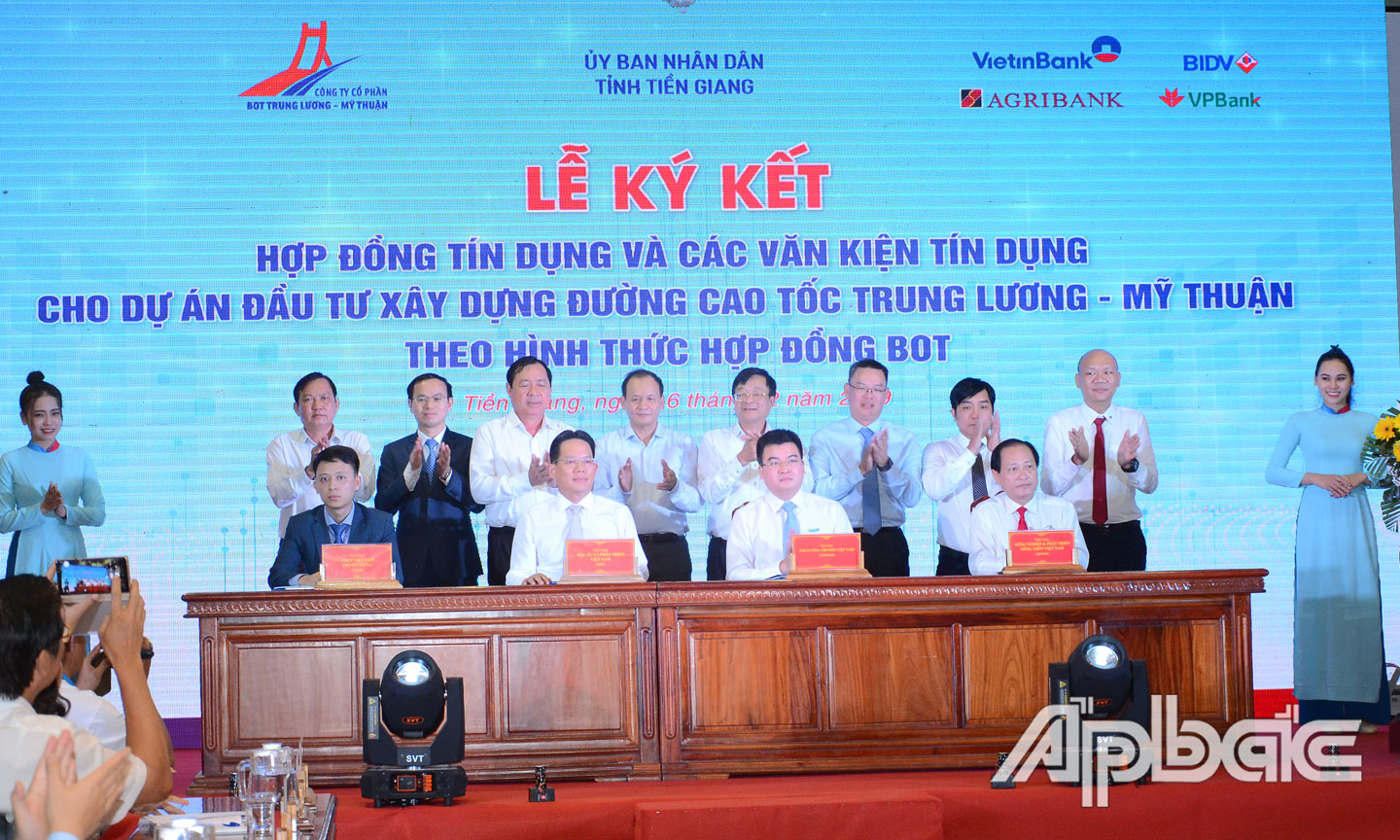 Lễ ký kết hợp đồng tín dụng Dự án.