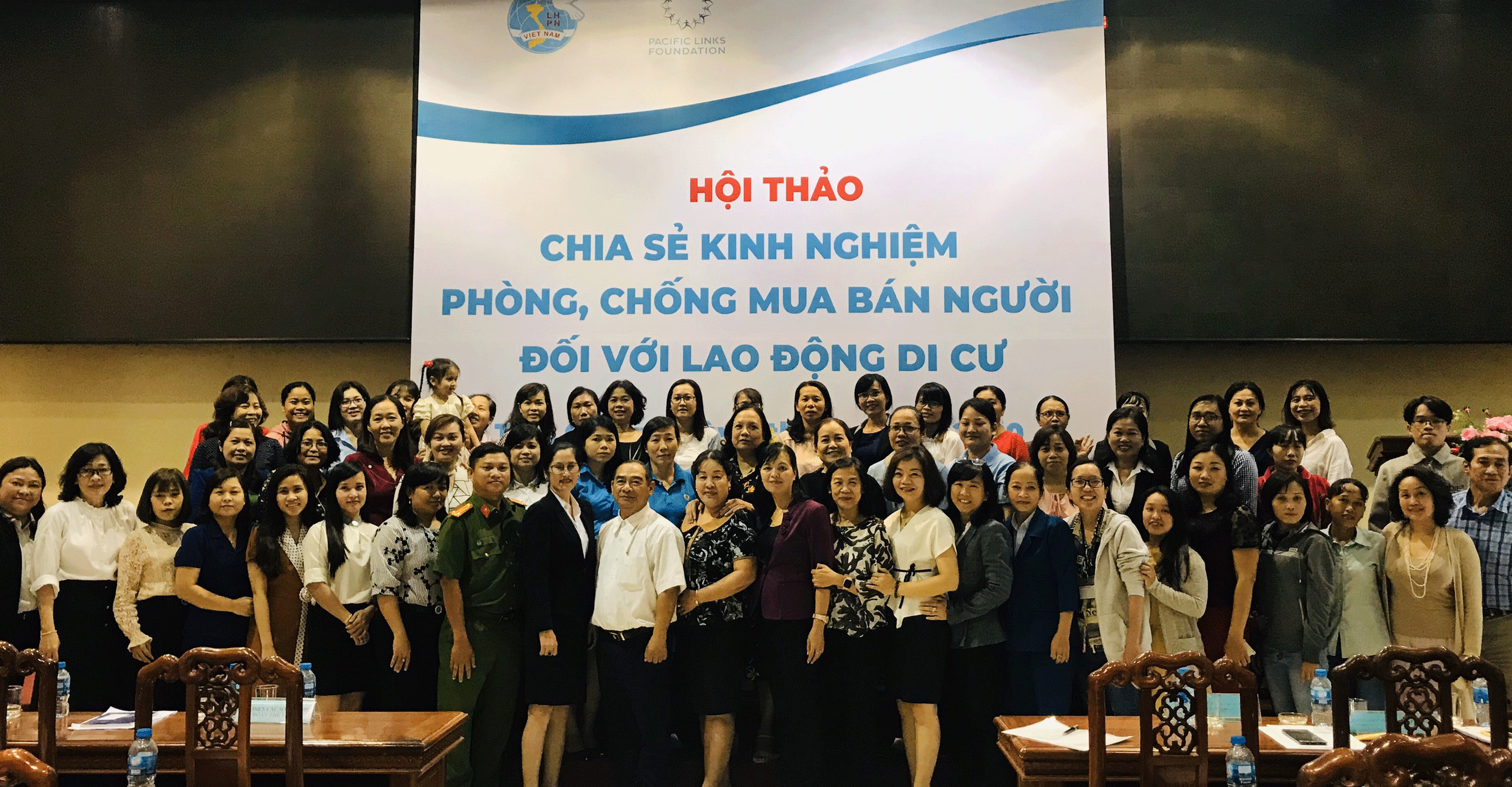 Đại biểu tham dự hội thảo.